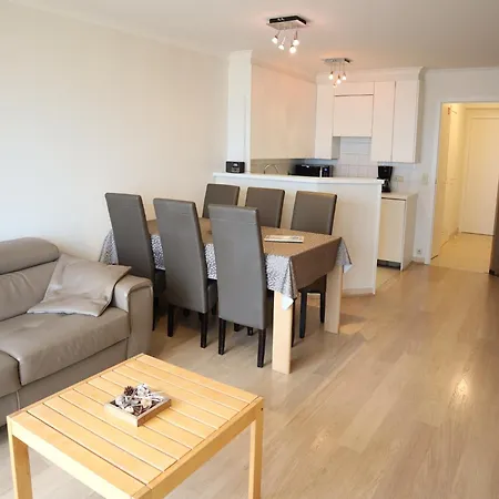 In Near The アパート